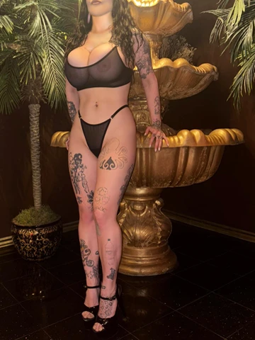 Sexy Lily Fatale